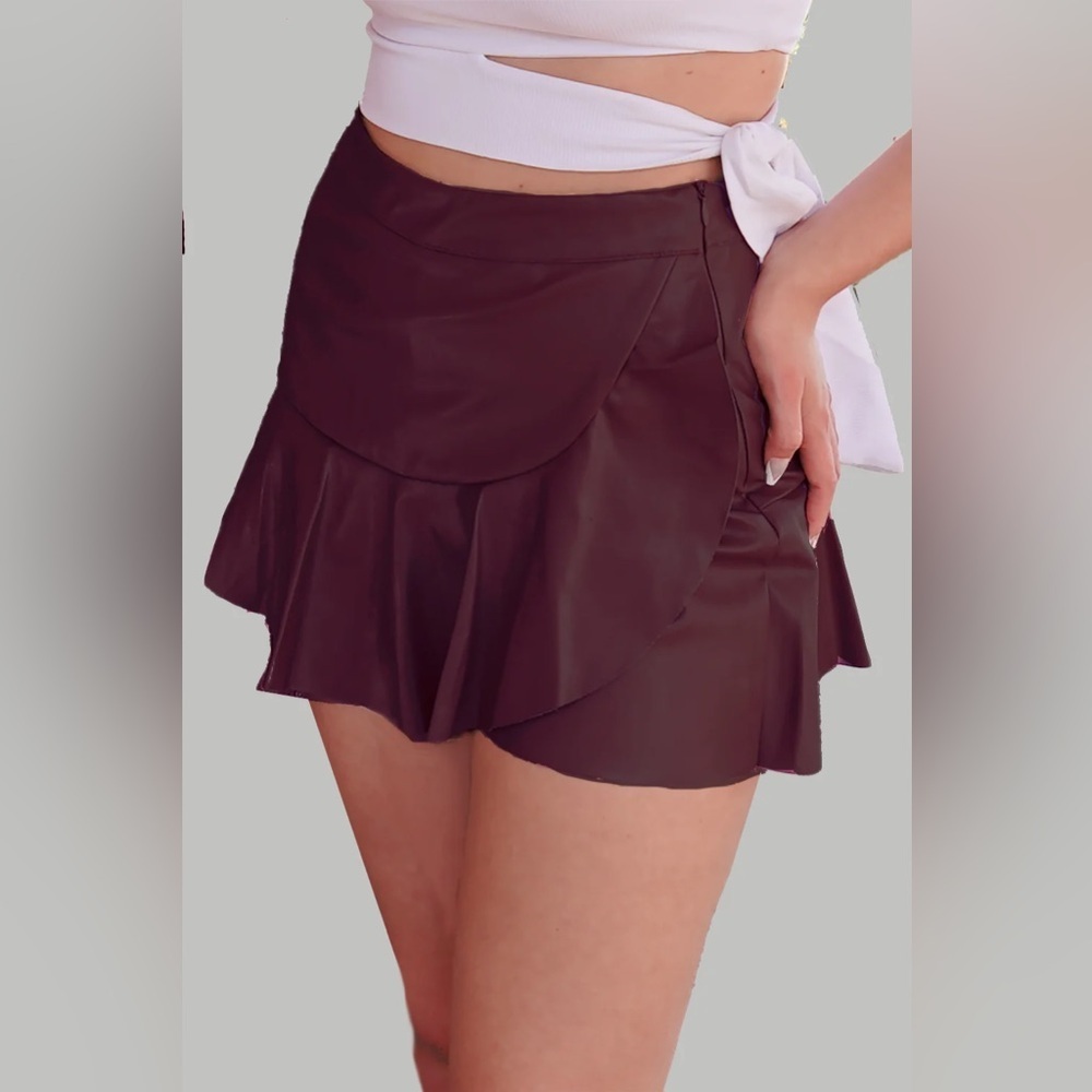 Faux Leather Mini Skort maroon. Size Lg. NWT